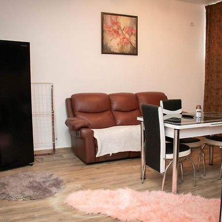 Apartament Capitala Militari Roşu Dış mekan fotoğraf
