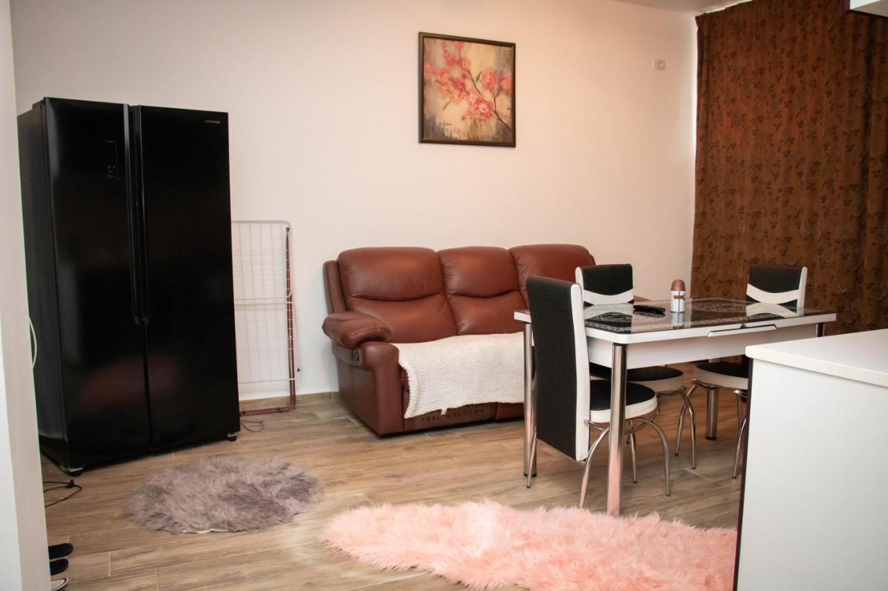 Apartament Capitala Militari Roşu Dış mekan fotoğraf